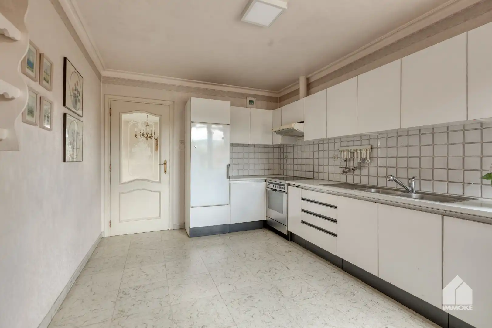 Te renoveren, gelijkvloerse woning op 13a 60ca met 2 slpk en garage. foto 9