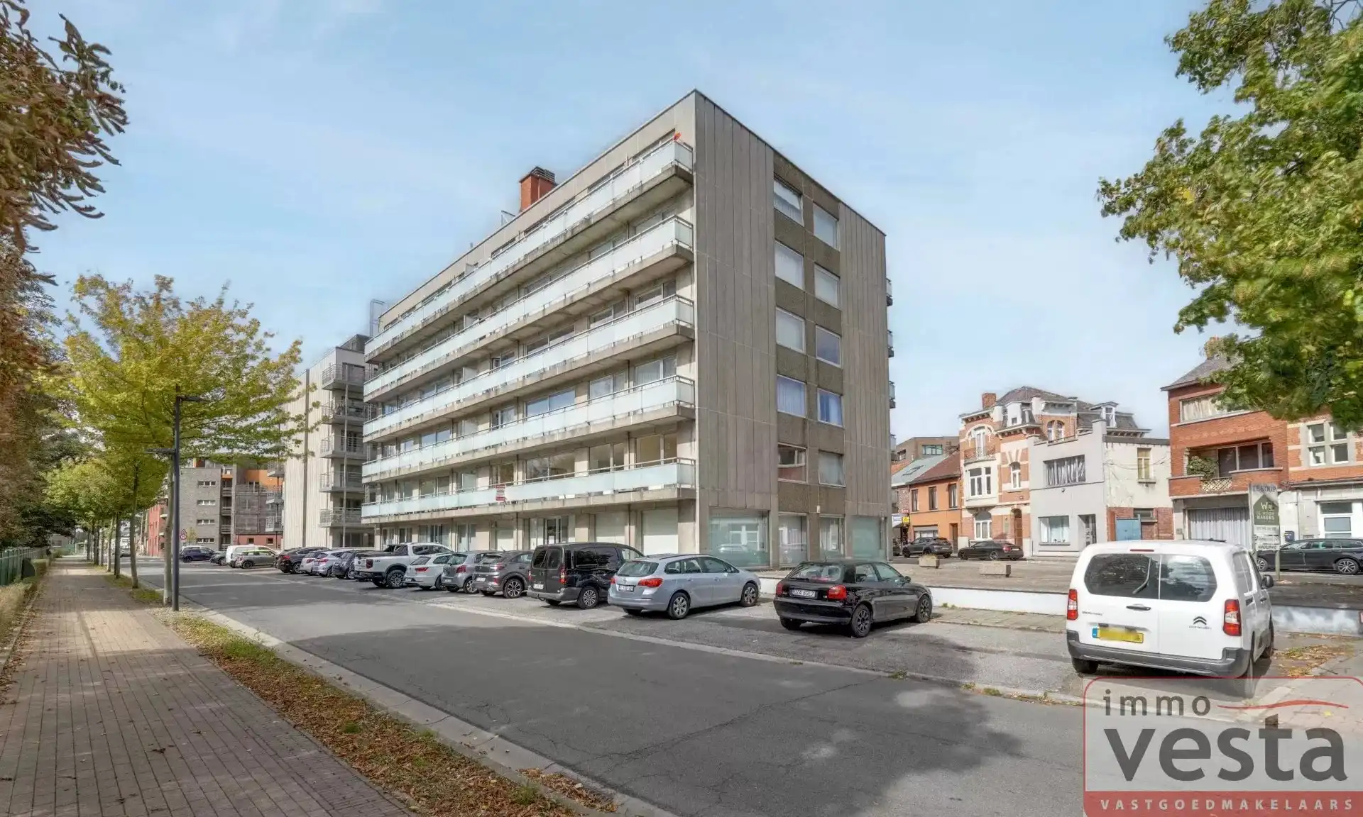 Opgeknapt appartement met 2 slaapkamers, autostaanplaats en berging foto 14