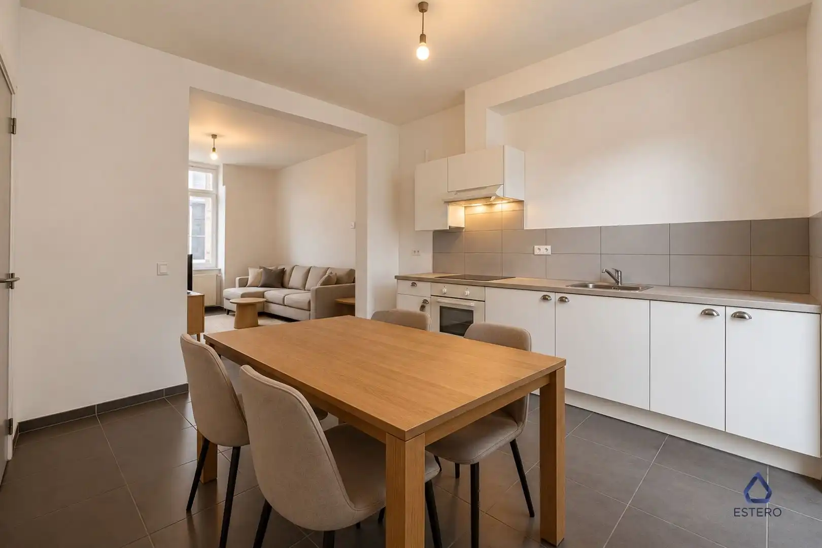 Gerenoveerde rijwoning met 4 slaapkamers in hartje Eeklo foto 3