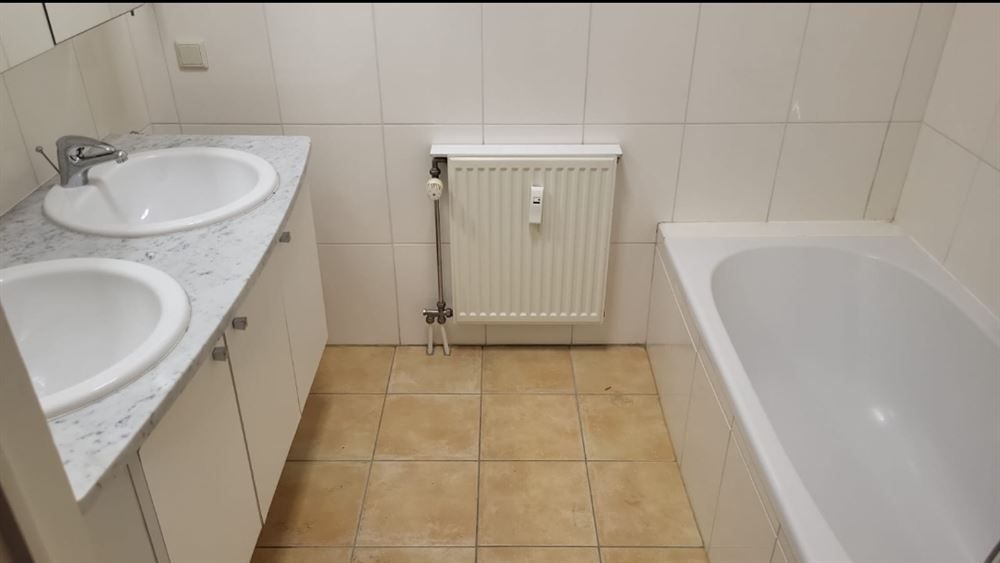 Ruim appartement met terras | Stadspark foto 21