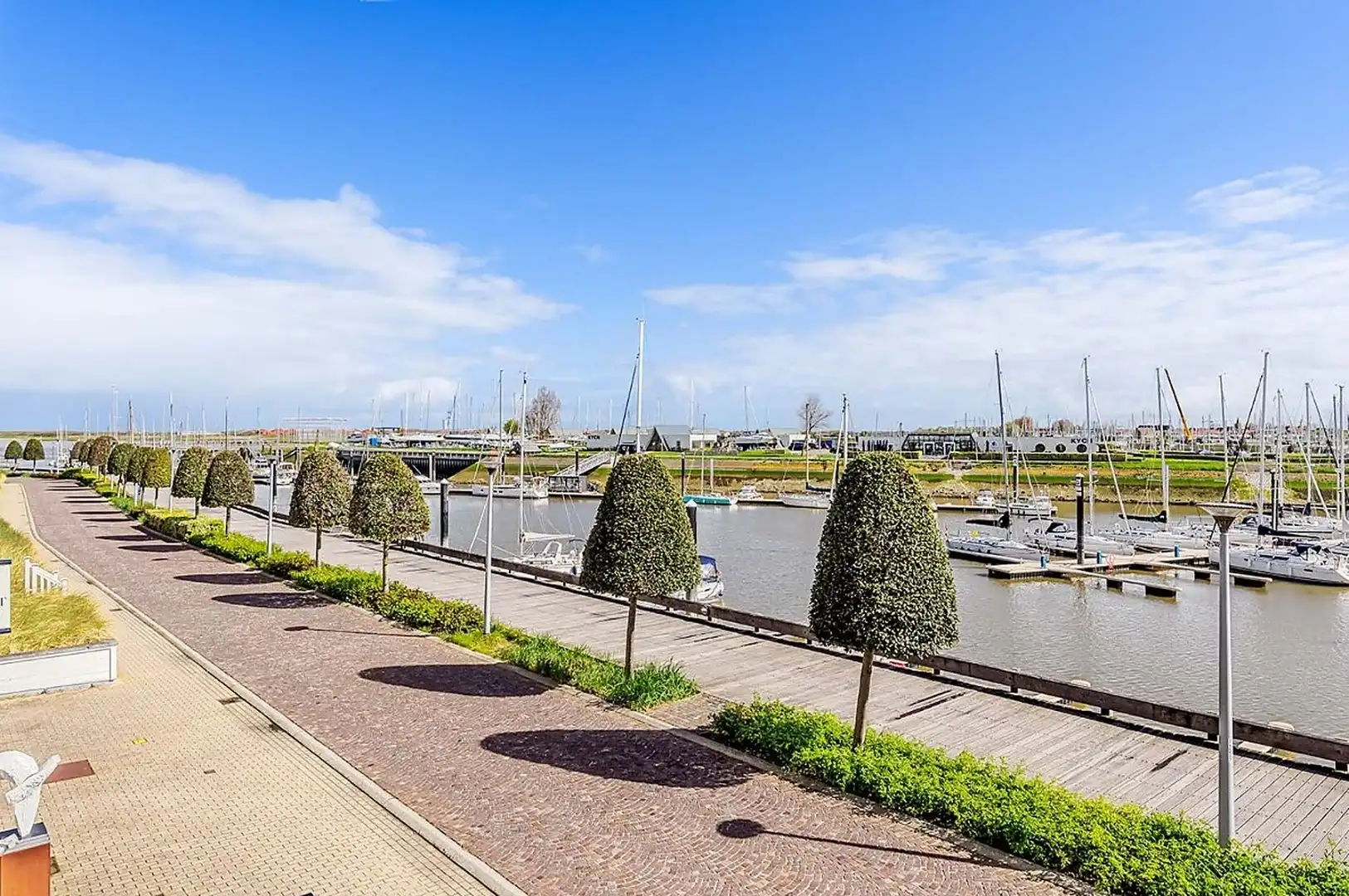 Zuid georiënteerde studio met panoramisch uitzicht op de vaargeul van Nieuwpoort foto 11
