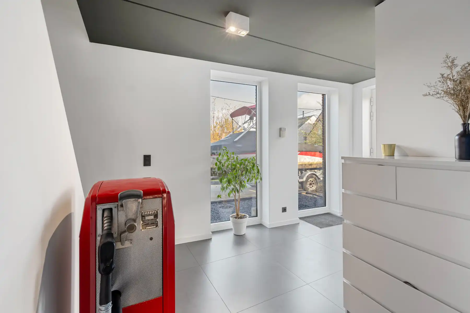 Moderne en exclusieve villa met 4 slpk, zwembad en wellness foto 4