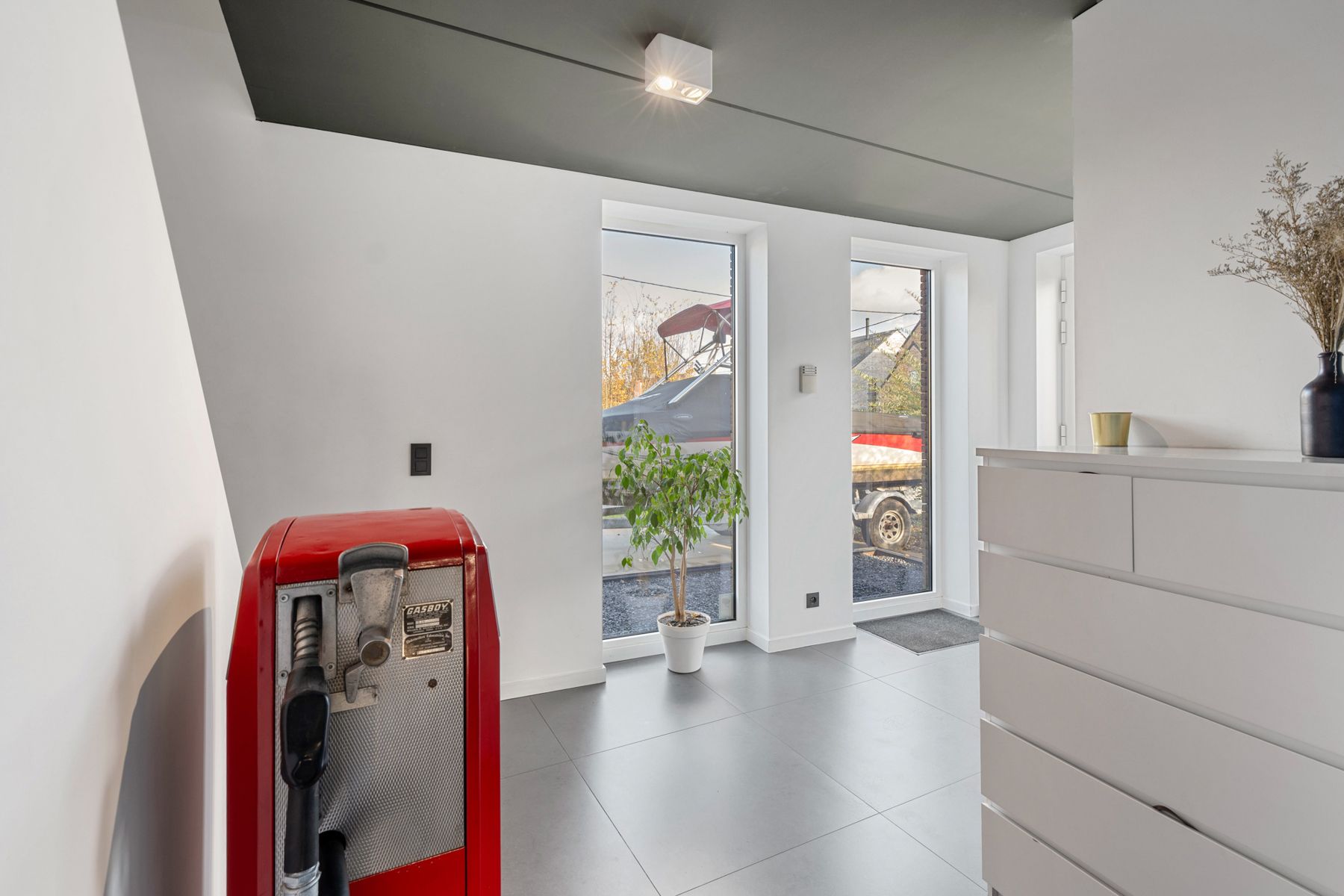 Moderne en exclusieve villa met 4 slpk, zwembad en wellness foto 4