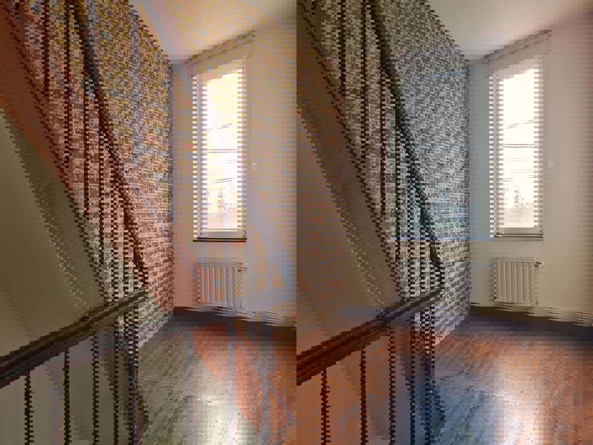 Statige woning met loodsen te Millen foto 13