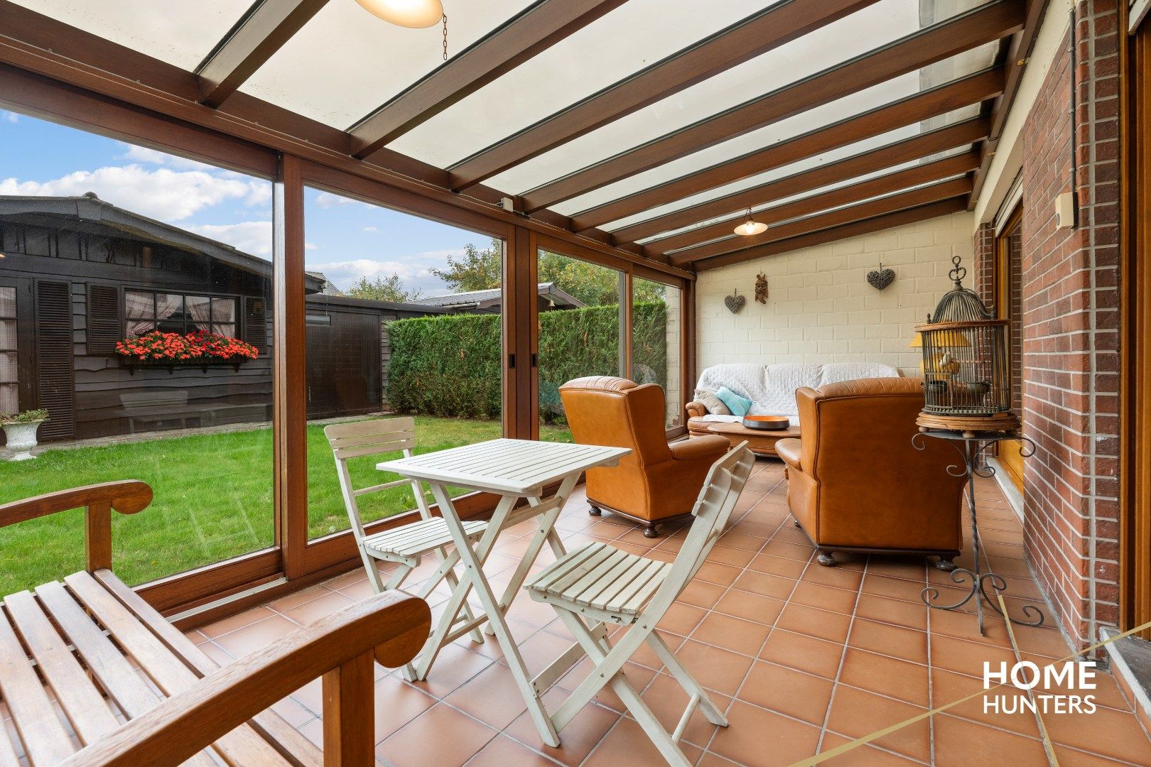 Charmante halfopen woning met tuin & garage foto 10