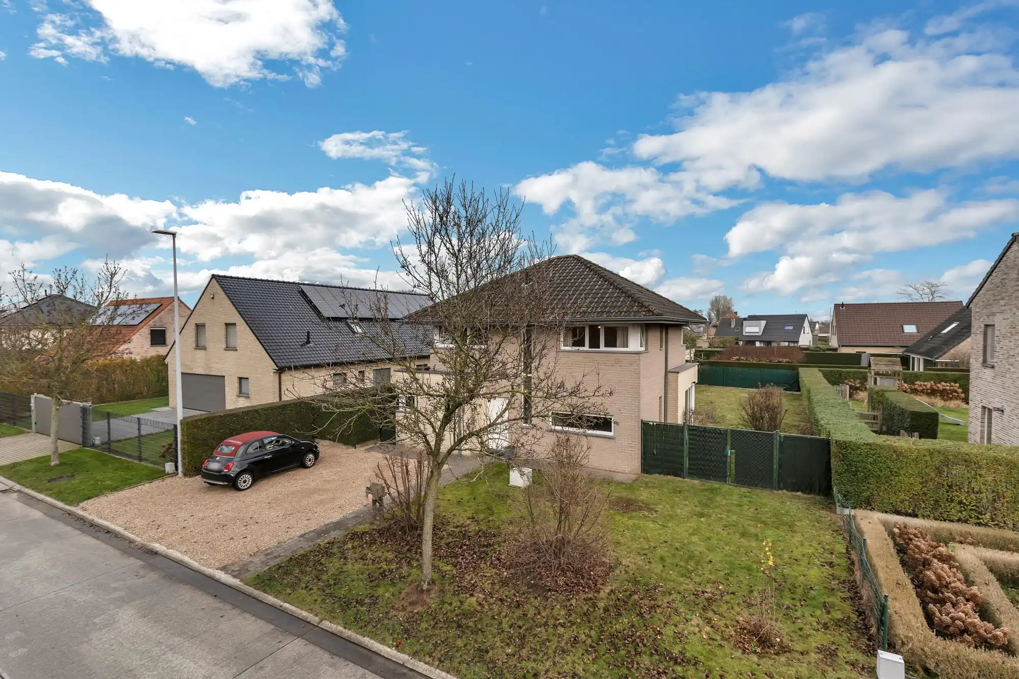 Ruime gezinsvilla in rustige, kindvriendelijke wijk foto 2