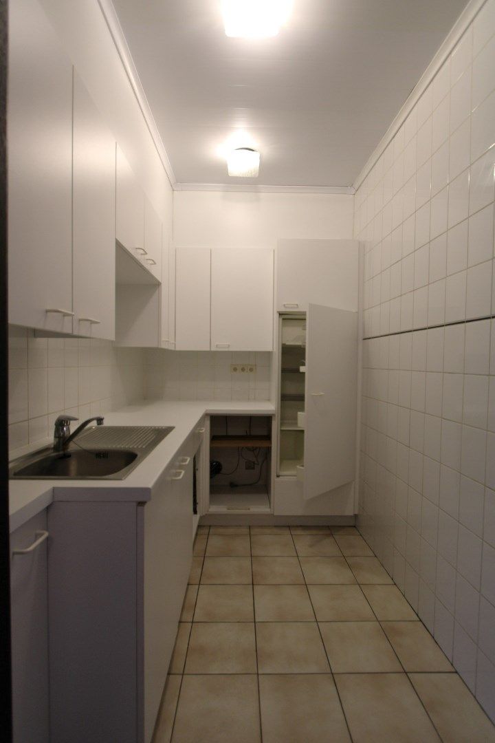 Magazijn (760m²) met koer (1040m²) en bureelruimte (85m²) te huur centrum Knokke Nieuwstraat foto 11