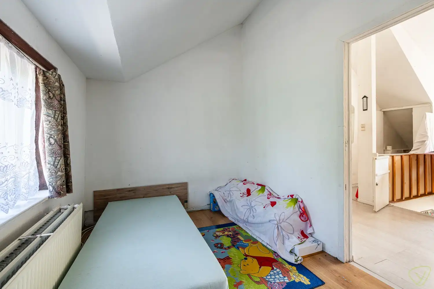 Te renoveren woning met veel potentieel foto 14