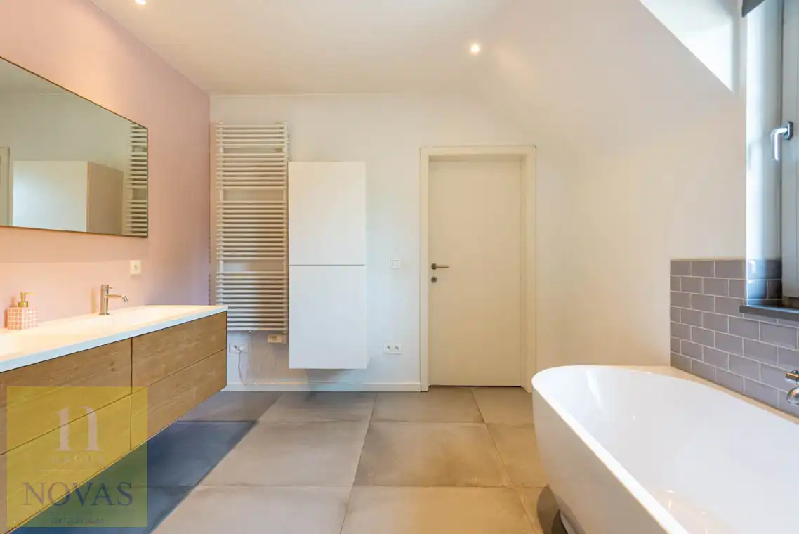 Prachtige woning, zonnepanelen, warmtepomp, thuisbatterij, 4 slaapkamers, bouwjaar 2015 foto 26