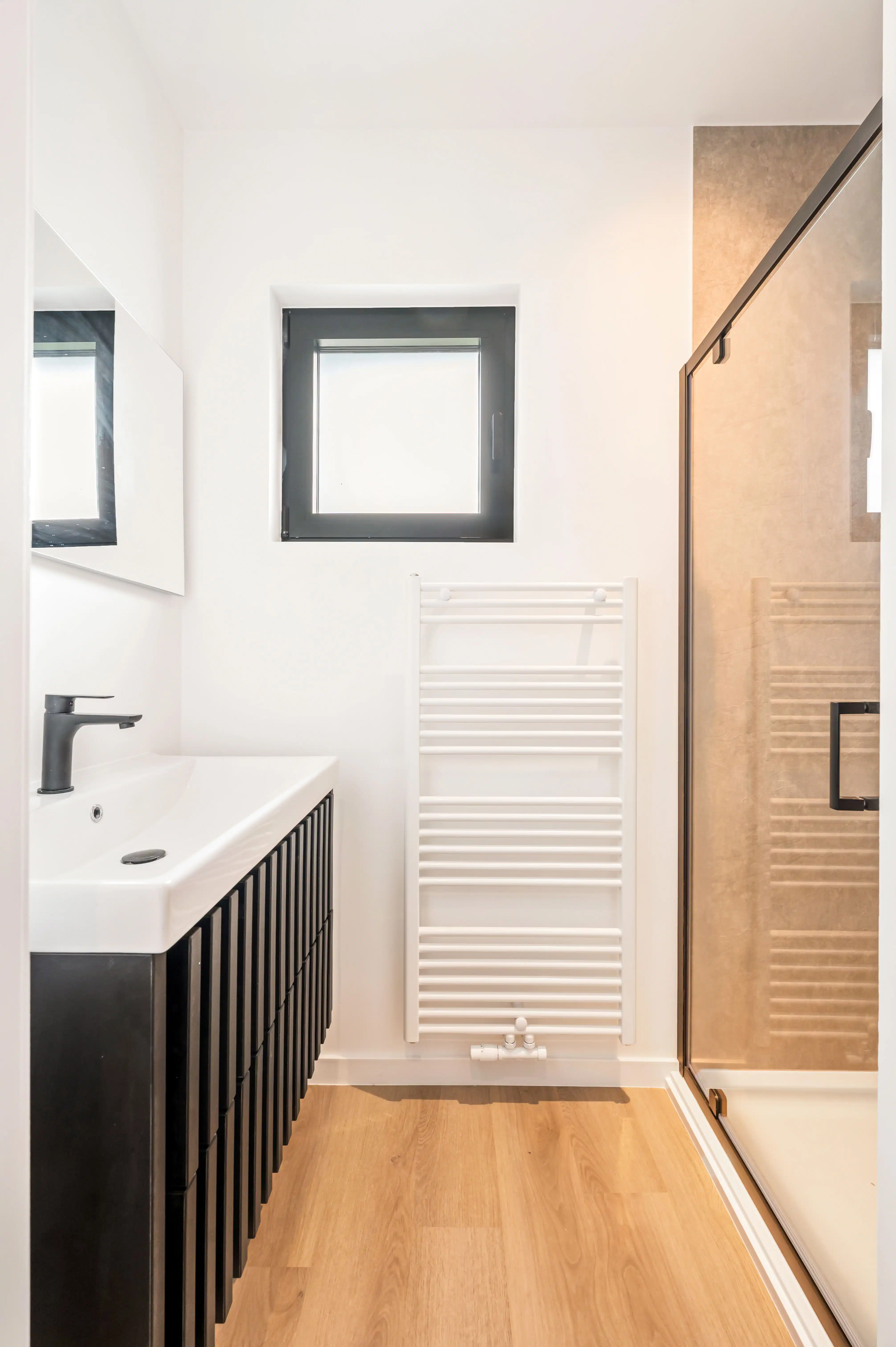 Instapklare woning met 4 slaapkamers en 2 badkamers ! foto 25