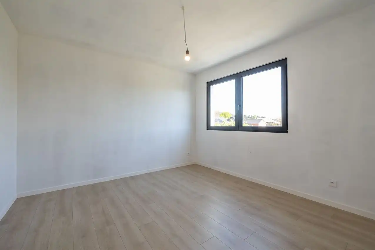 Kwalitatief afgewerkte nieuwbouwwoning met 3 slk. foto 19