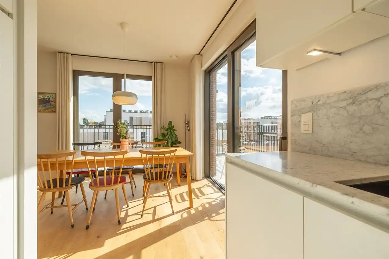 Lichtrijke penthouse met 2 slpk, terras en autostaanplaats foto 7