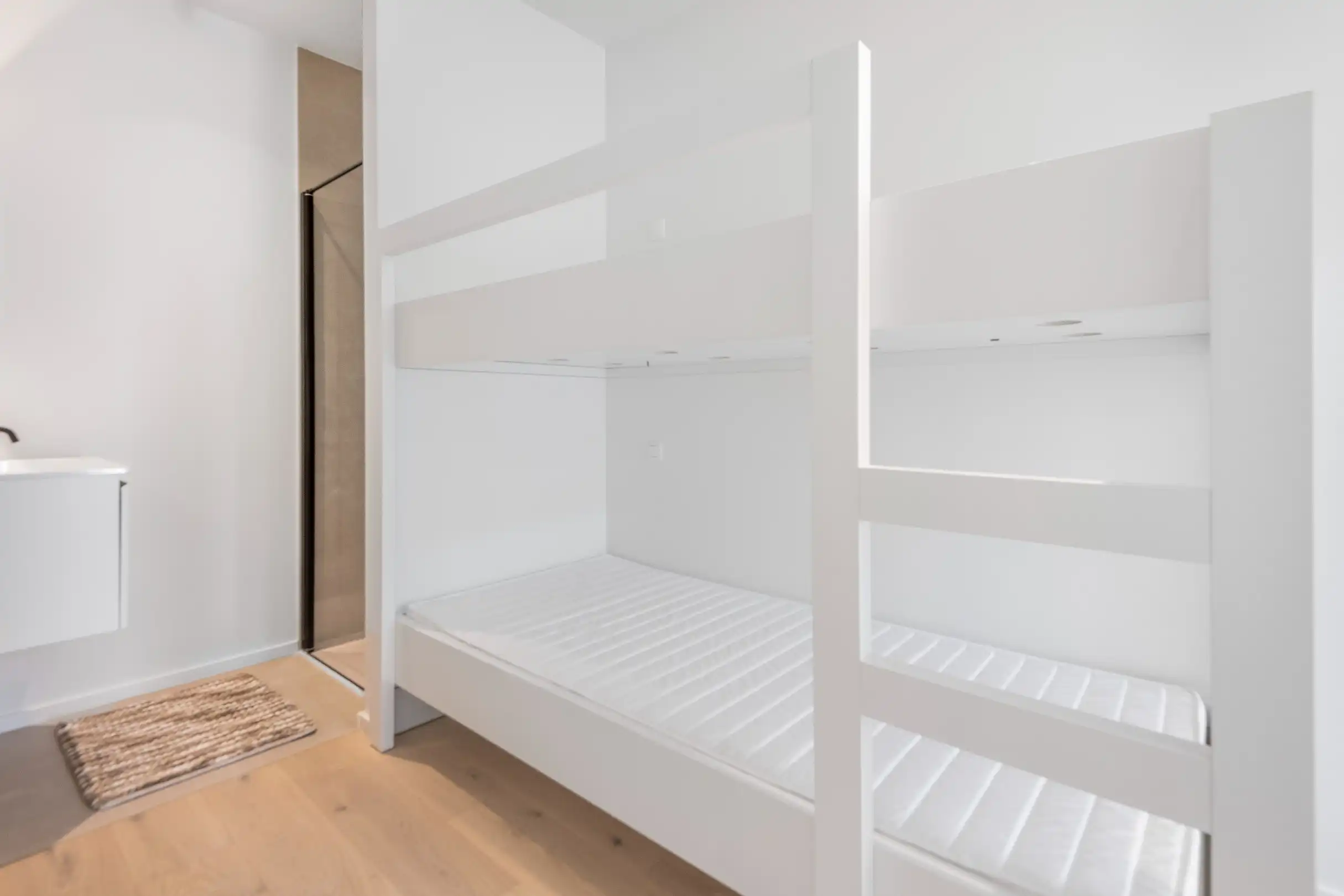 Nieuwbouw appartement, gelegen vlakbij de Lippenslaan en Duinenwater. foto 14