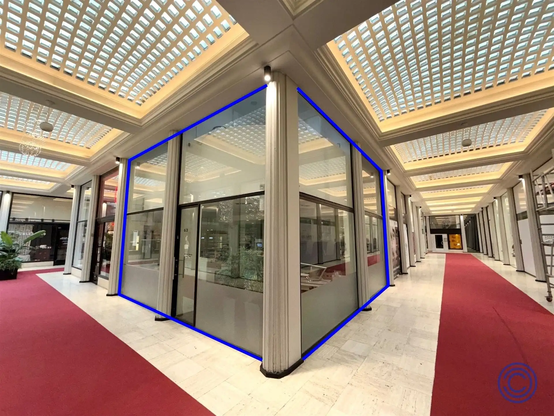 Hoekwinkel ca. 75 m² in de Nieuwe Gaanderij!  foto {{pictureIndex}}