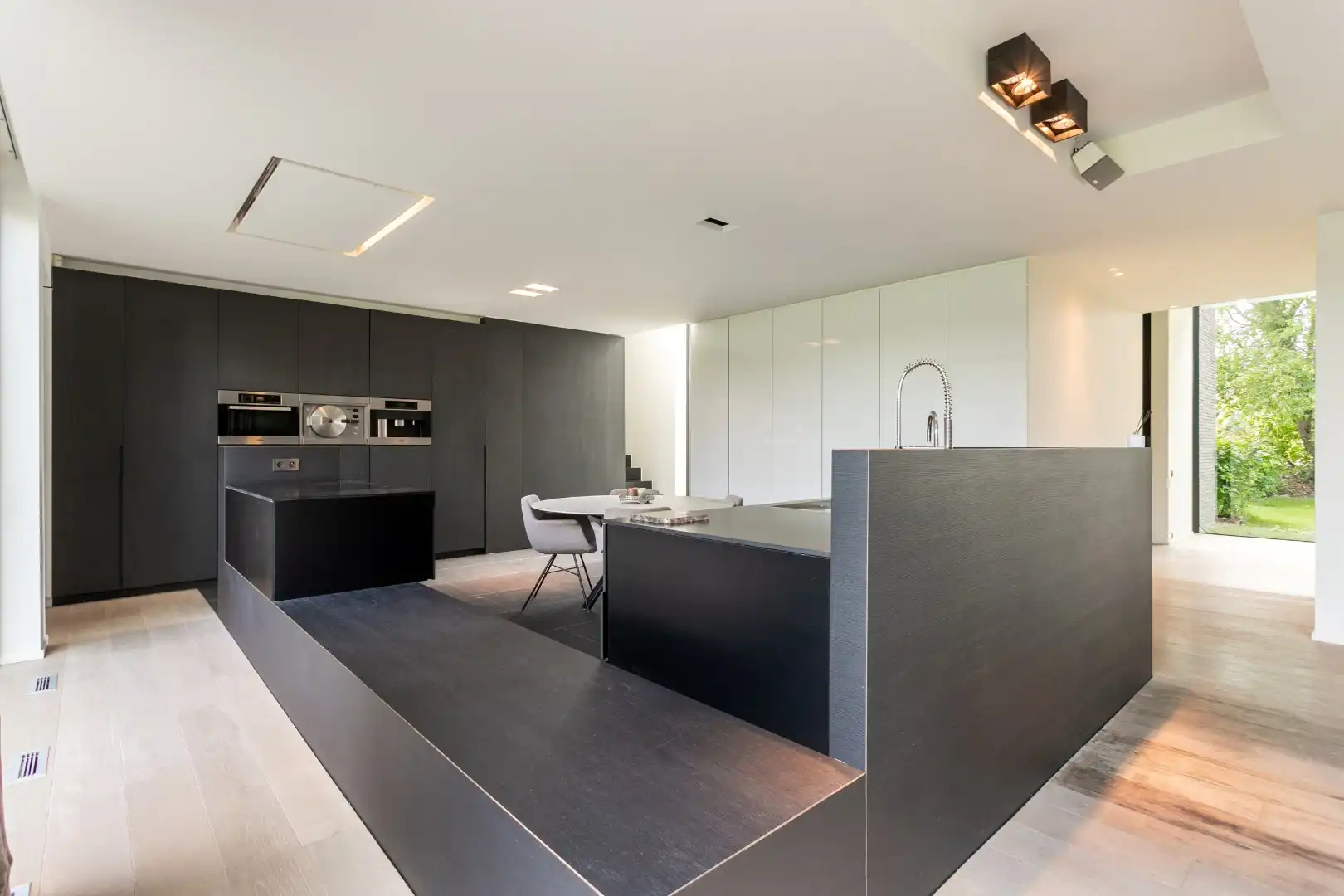 Unieke villa met 5 slpk. in het landelijke Pajottegem foto 10