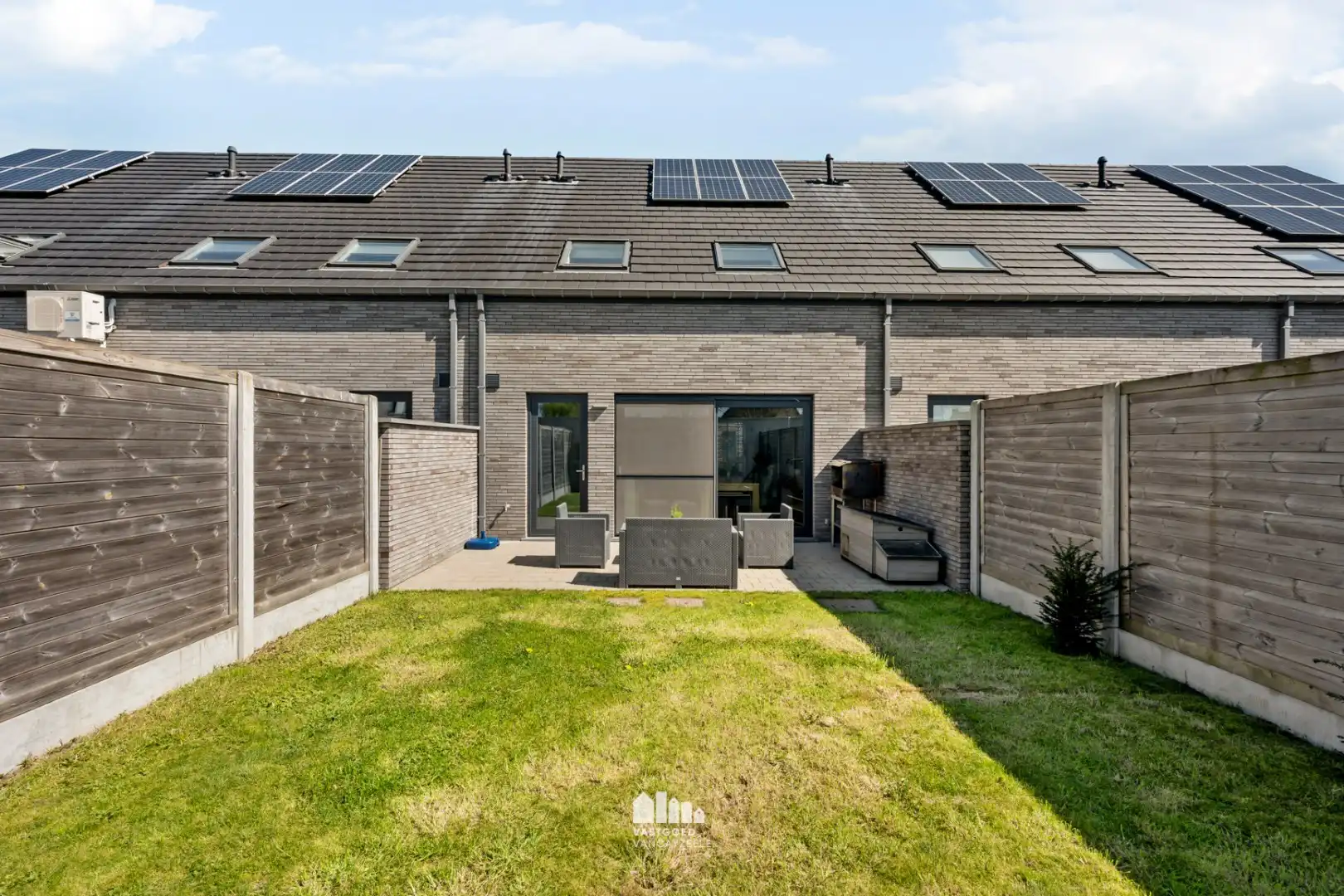 Recente nieuwbouwwoning (2020) met zonnige tuin, garage en uitweg foto 24