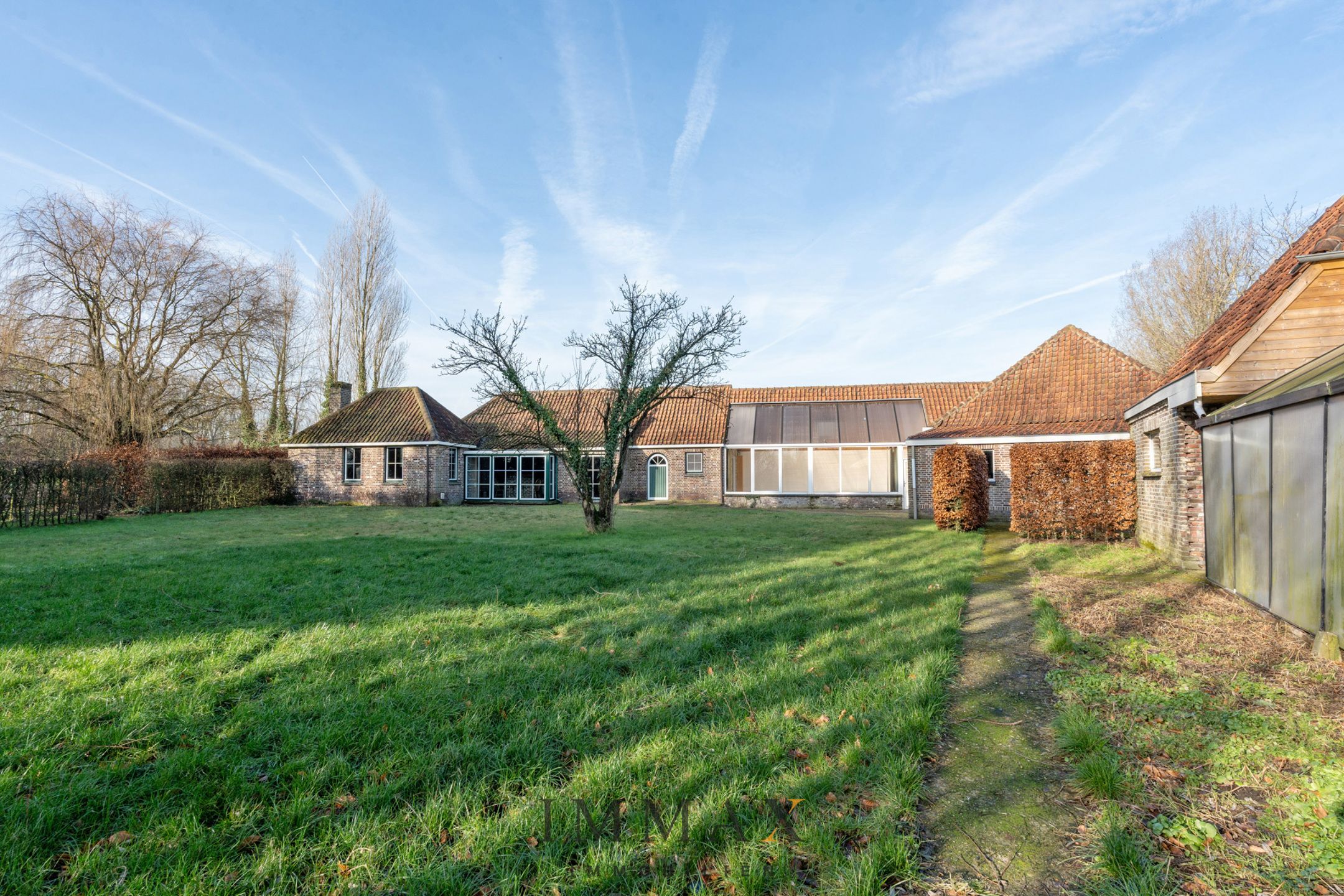 Landelijk gelegen ééngezinswoning met loods foto 1