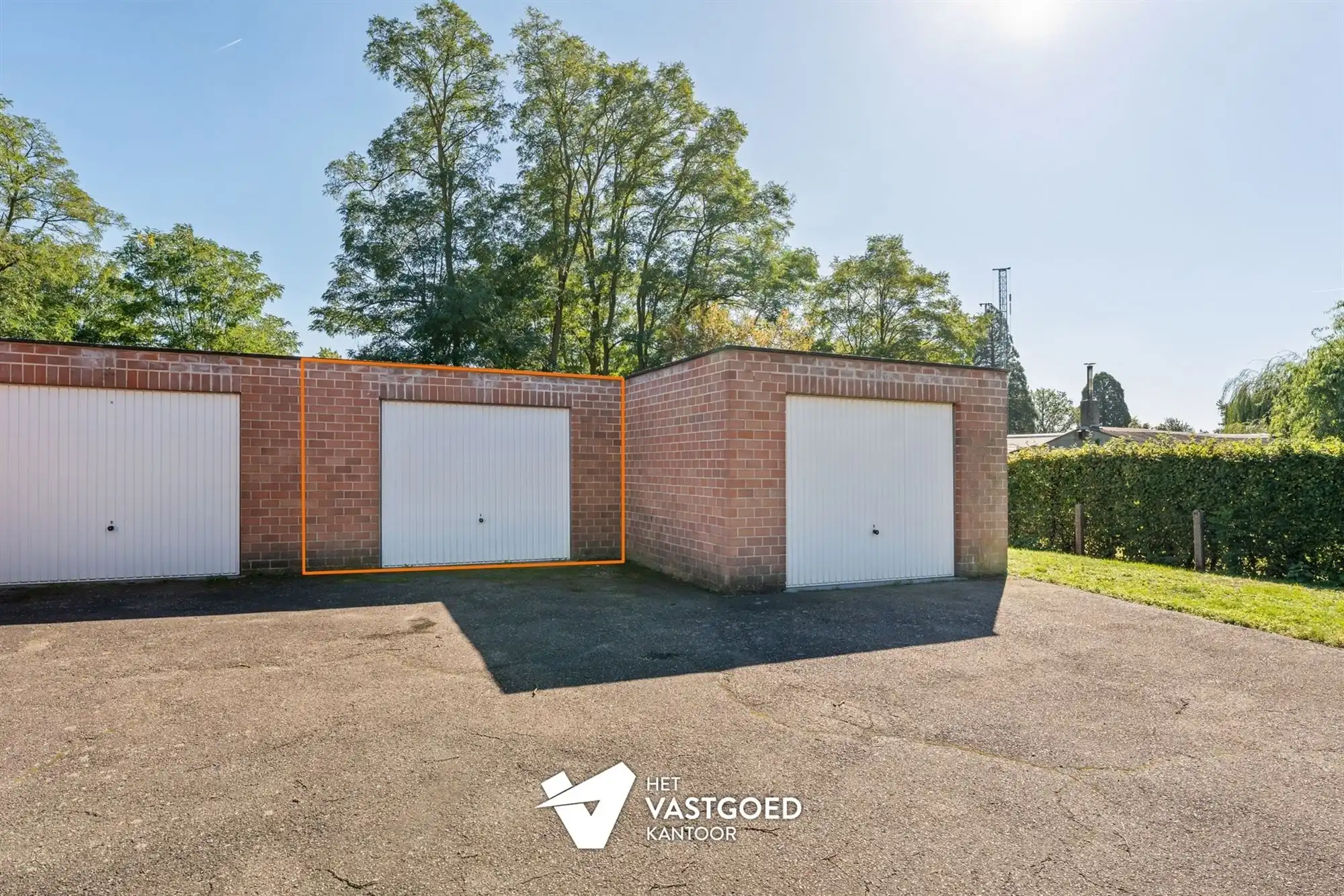 GELIJKVLOERS APPARTEMENT MET STAANPLAATS EN AFGESLOTEN GARAGE TE BERINGEN foto 32
