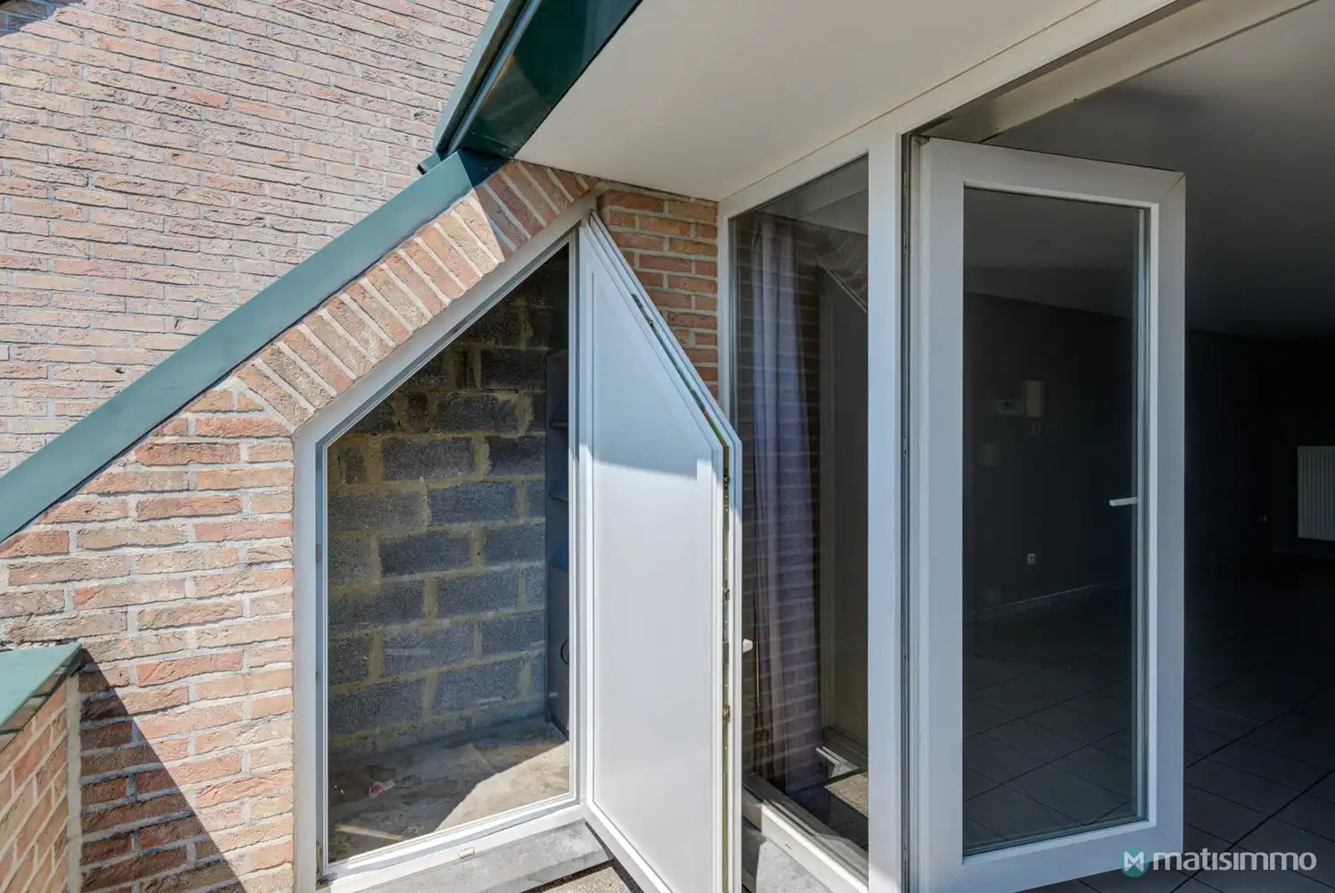 INSTAPKLAAR DUPLEX-APPARTEMENT MET 2 SLAAPKAMERS EN GARAGE NABIJ HET CENTRUM VAN BILZEN foto 9
