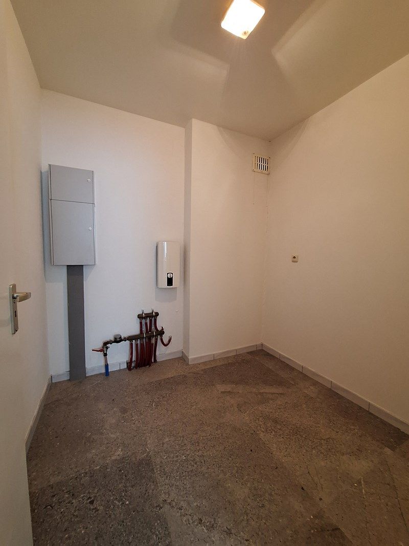 Knap gerenoveerd en perfect gelegen appartement in Genk CENTRUM met AUTOSTANDPLAATS foto 15