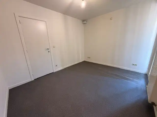 Verzorgd appartement met 1 slaapkamer, terras en lift in het centrum van Maaseik.  foto 12