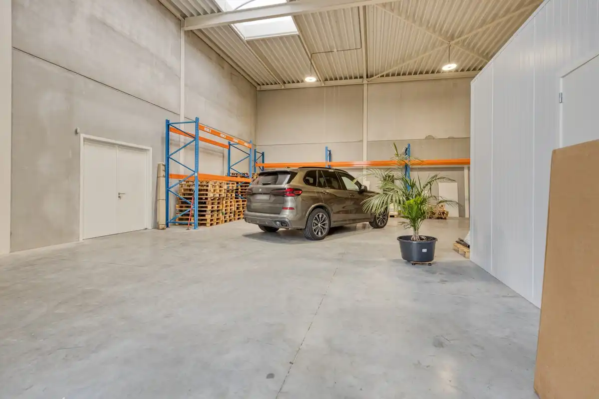 Recente KMO-unit nabij de E313 foto 2