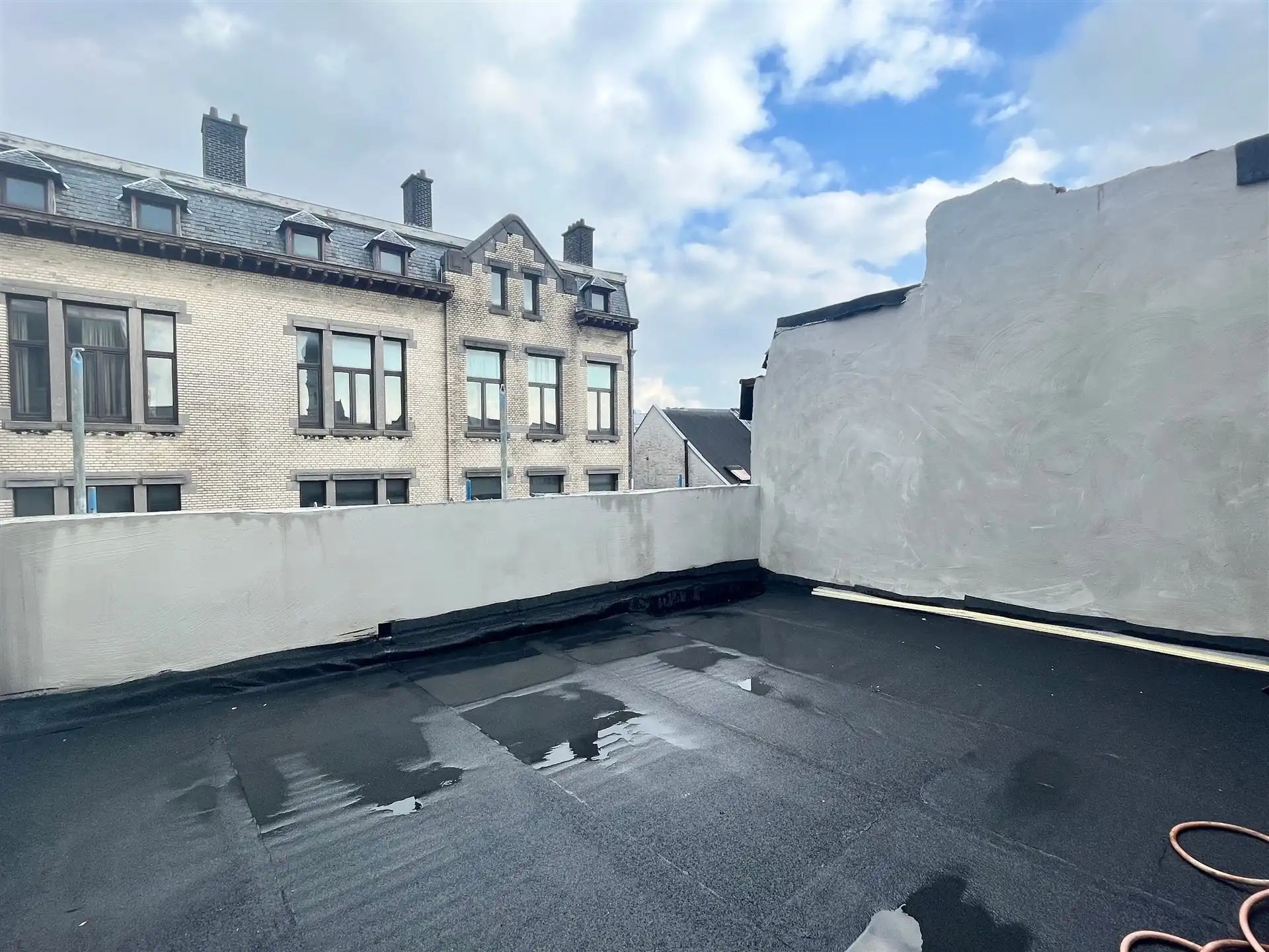 Volledig vernieuwd 2-slaapkamerappartement met gemeenschappelijk terras foto 12