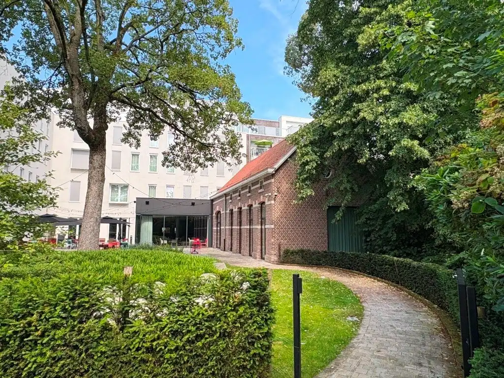 Bijzonder stijlvolle assistentie-penthouse met groot terras, midden in het groen, hartje Gent. foto 24