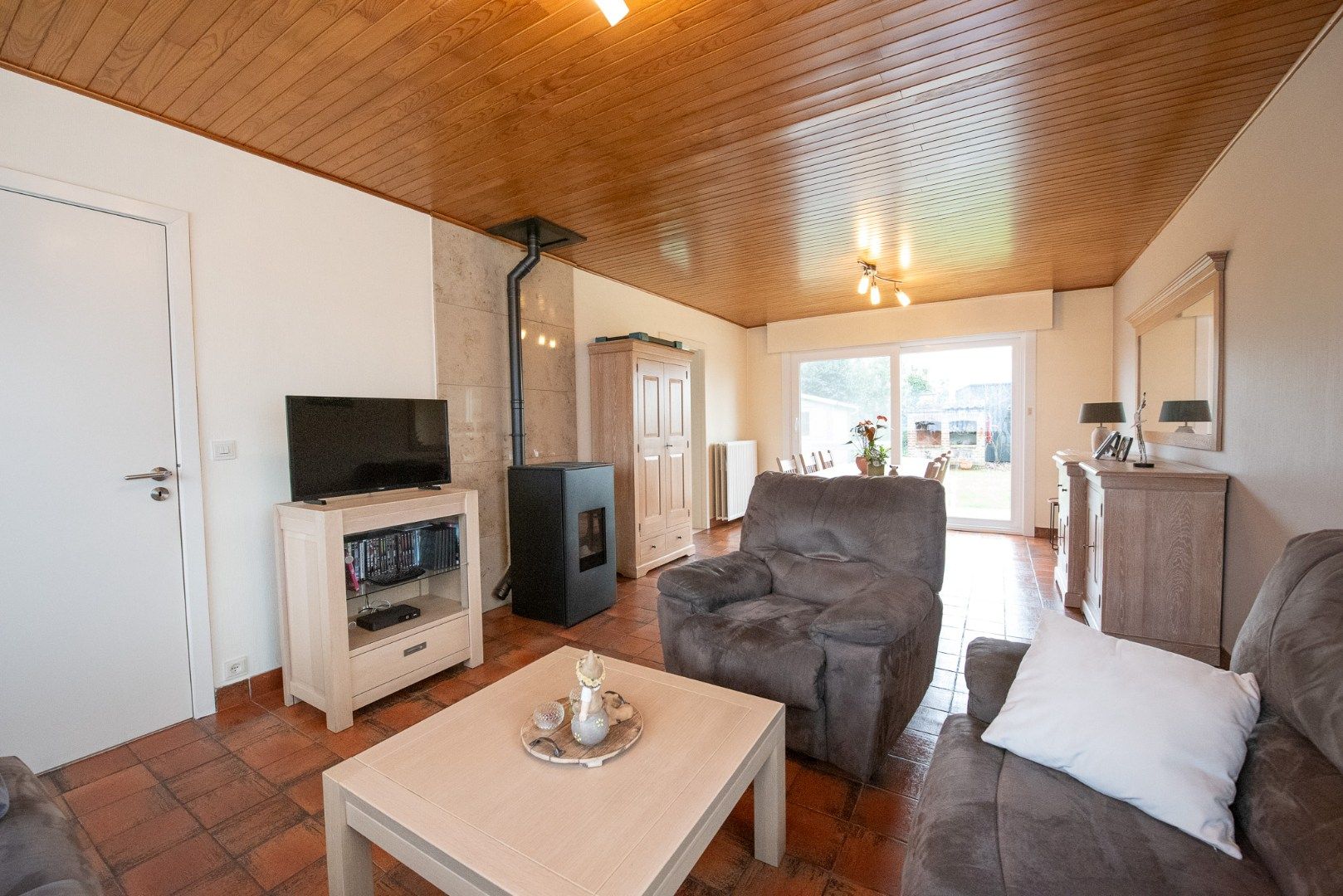 Goed onderhouden, halfopen woning met 4 slaapkamers op 438 m² in Zulte foto 3