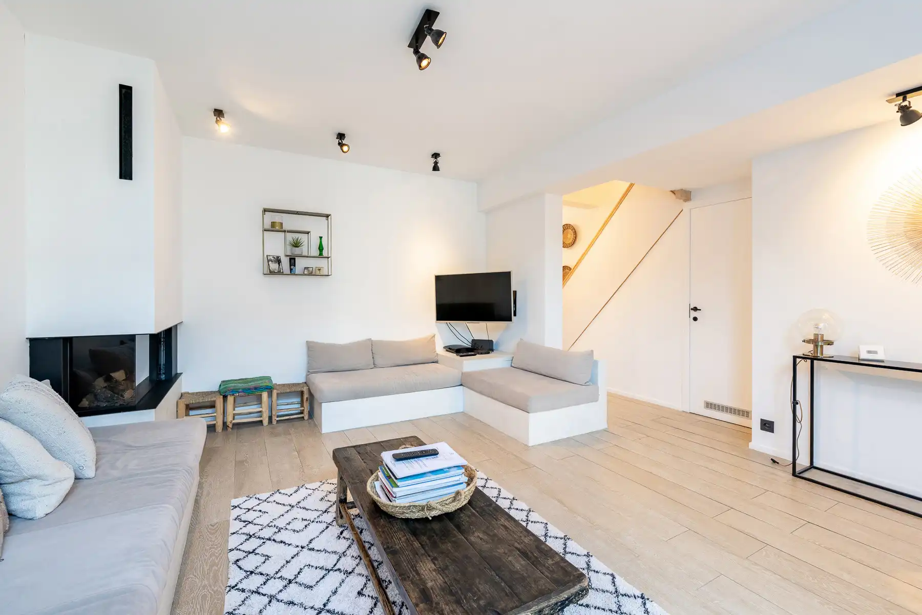 Instapklare, gemeubelde rijwoning met 5 slaapkamers en tuin – hartje Oud-Knokke foto 6
