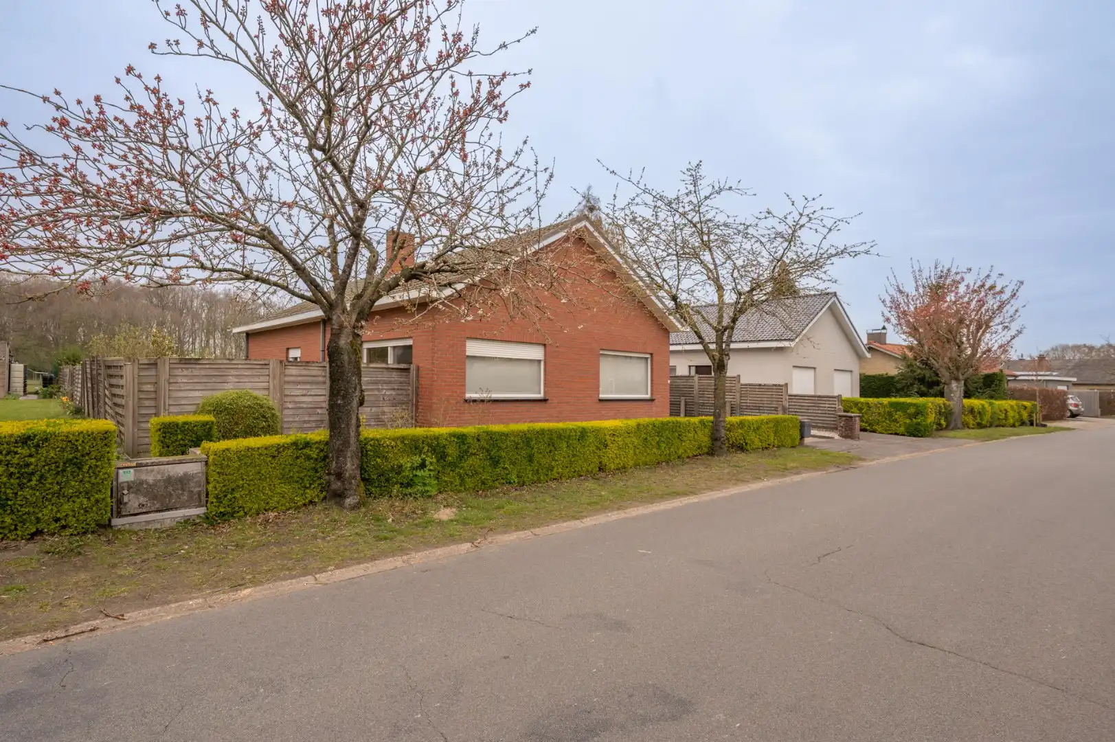 Hoofdfoto van de publicatie: Te renoveren vrijstaande woning met 3 slaapkamers en tuin in Sijsele