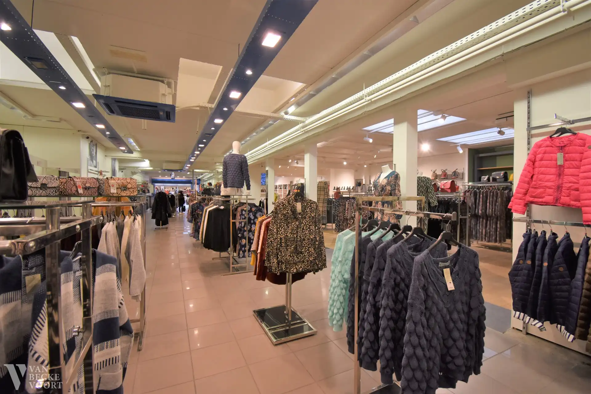Handelsgelijkvloers op AAA locatie 350m² foto 3