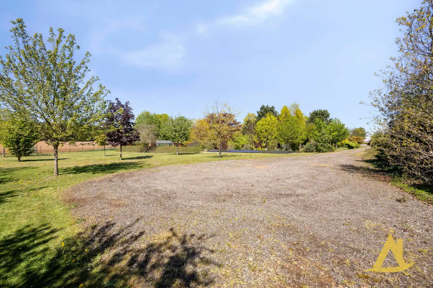 EXCLUSIEVE VILLA MET PARKTUIN EN ZWEMVIJVER OP EEN PERCEEL VAN 1HA 5A 16CA! foto 67