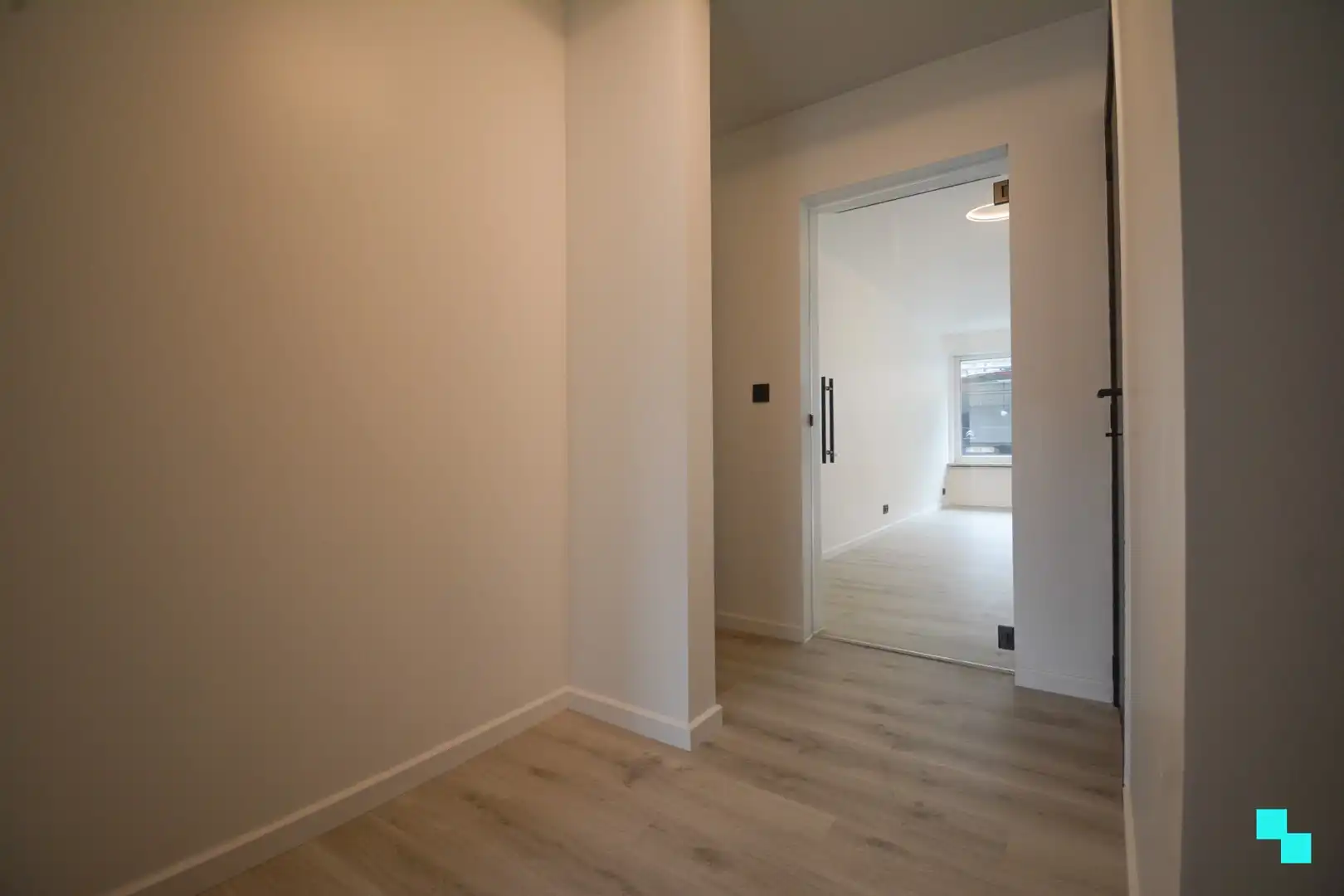 Instapklaar gelijkvloers appartement met garage te Roeselare foto 5