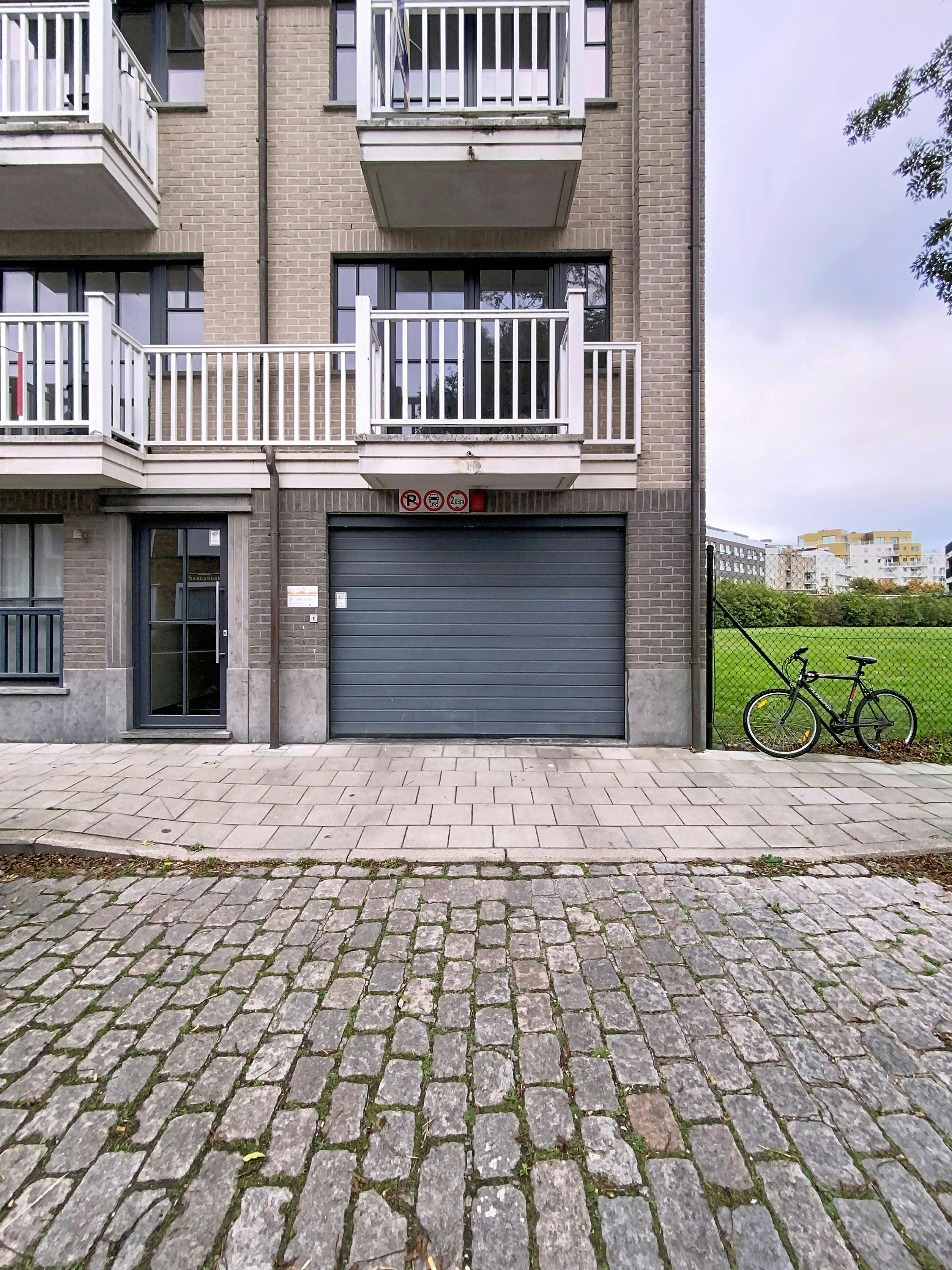 Ruime garagebox te koop dichtbij de jachthaven in Zeebrugge foto 3