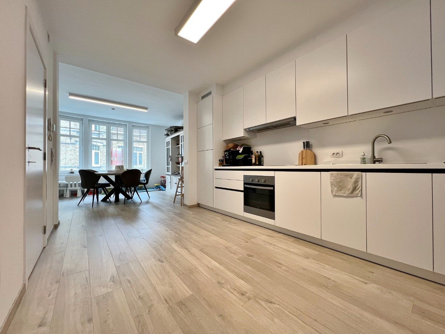 Modern duplex-appartement in het hartje van Ieper met zonnig terras foto 7