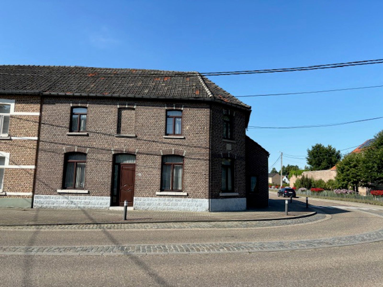 Hoofdfoto van de publicatie: Twee woningen met feestzaal te Budingen (Zoutleeuw)