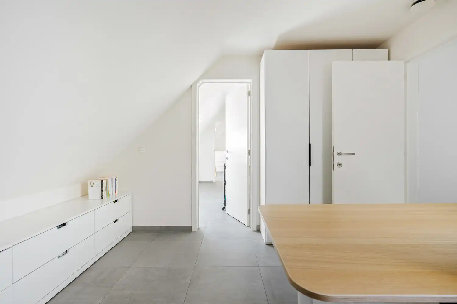 Moderne penthouse met 2 slpkrs, terras en autostaanplaats in centrum Onze-Lieve-Vrouw-Waver foto 14