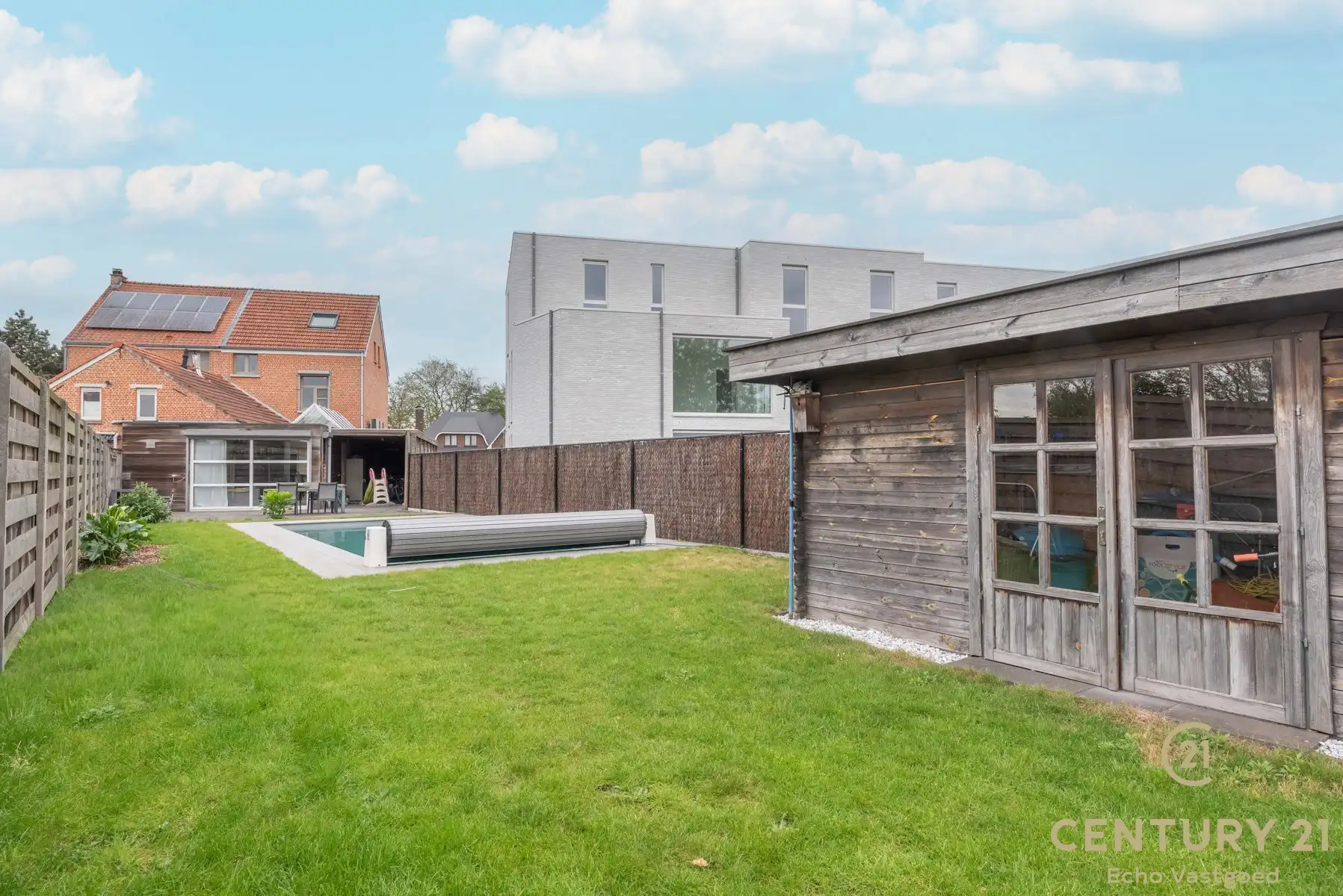 Verrassend ruime, onderhouden woning met zwembad en bijhuis. foto 22