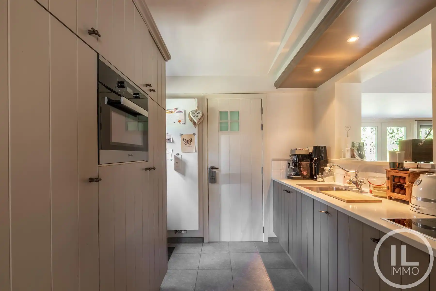 Schitterend domein van 7,7 ha met prachtige villa, zwembad, guesthouse, ruime schuur en uitgebreide paardenfaciliteiten. foto 56