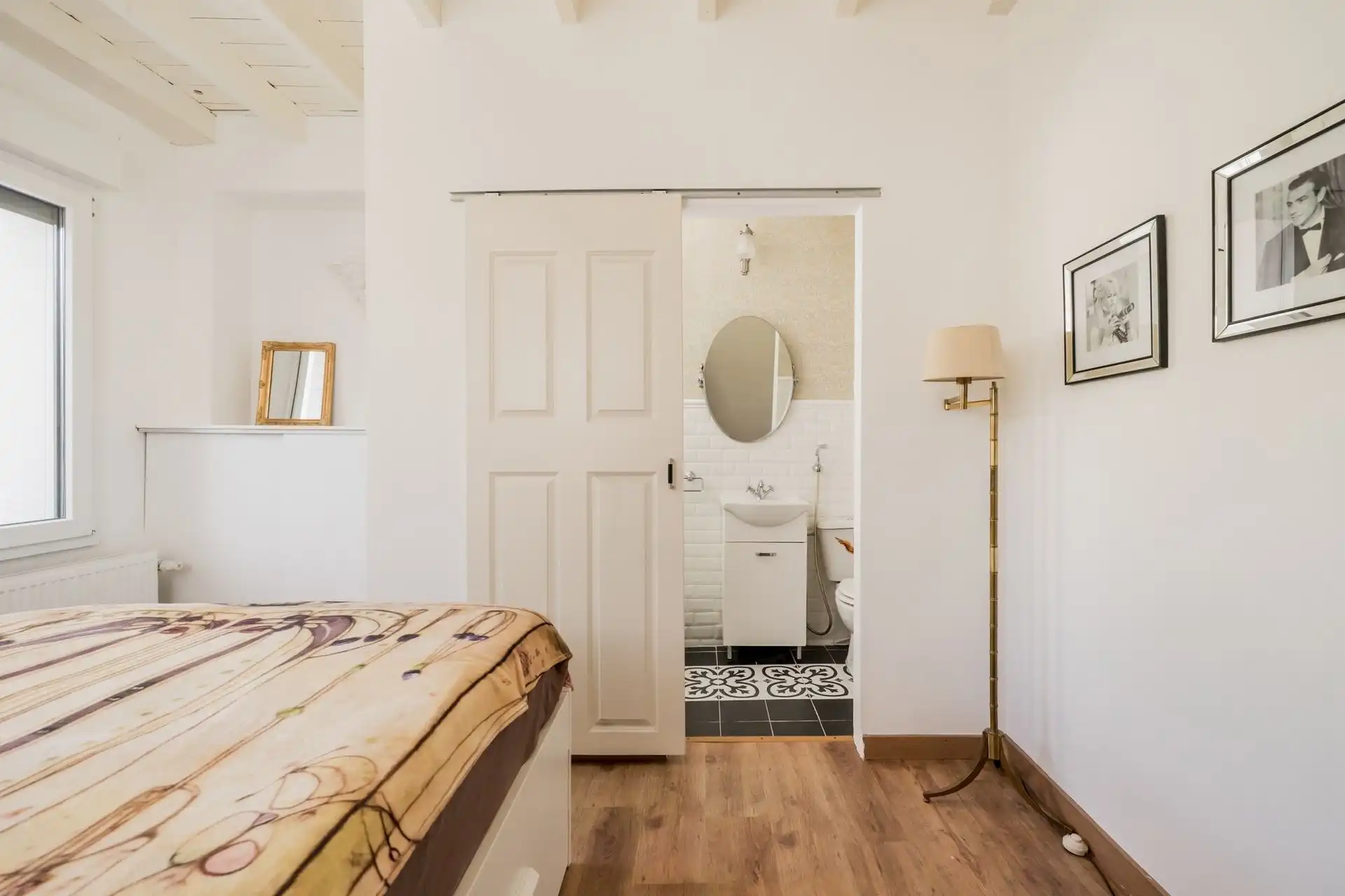 Te renoveren woning met 3 slpks en 3 badkamers. foto 3