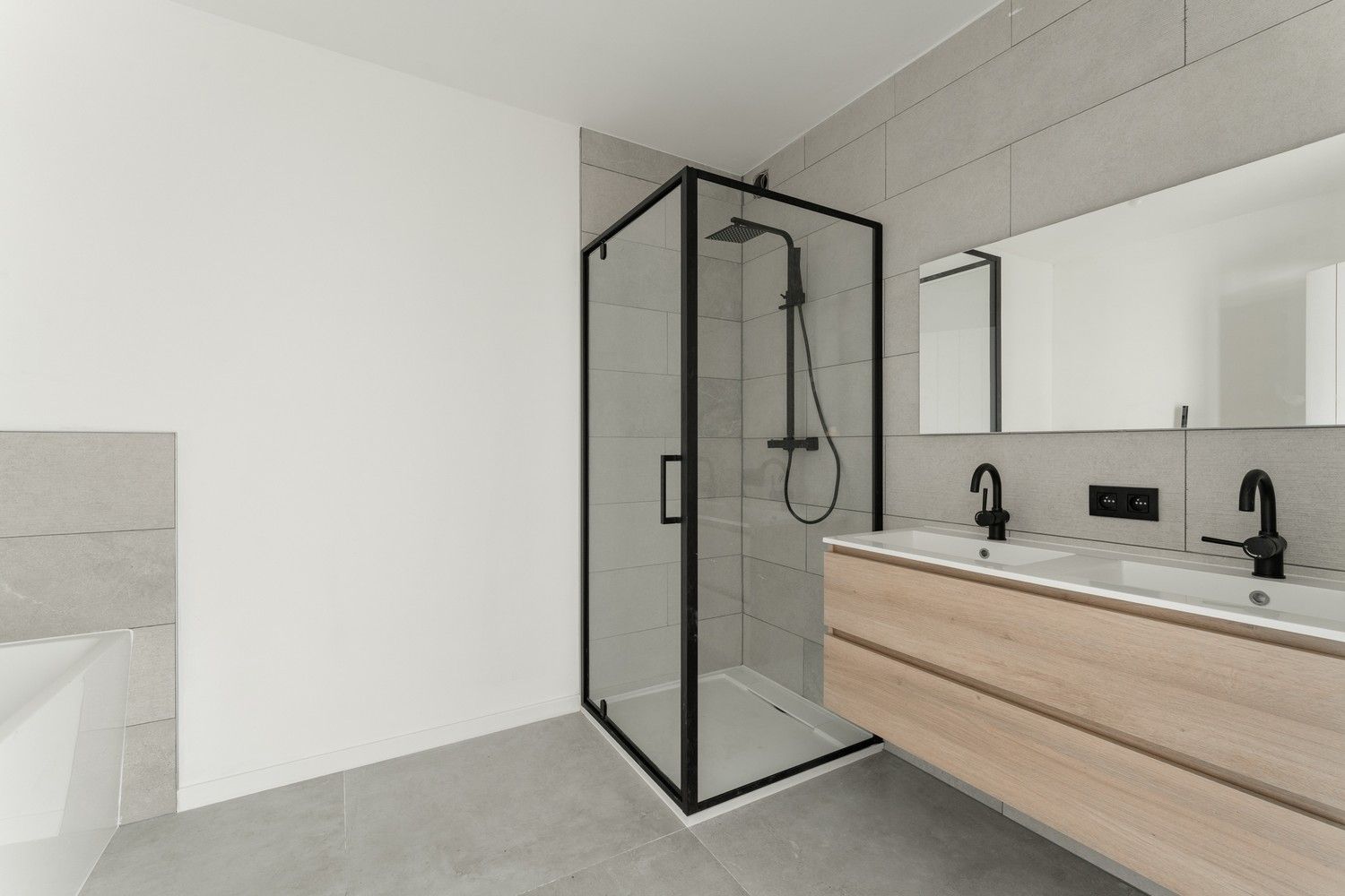 Prachtig 3 slaapkamer appartement met garagebox en privatieve berging foto 19