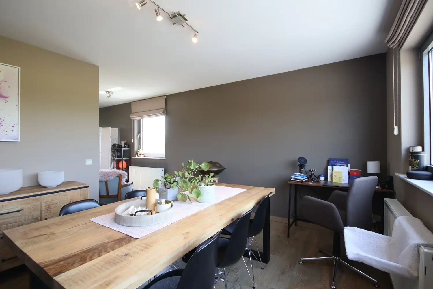 Zeer ruim duplexappartement met 3 slaapkamers in een groene omgeving foto 13