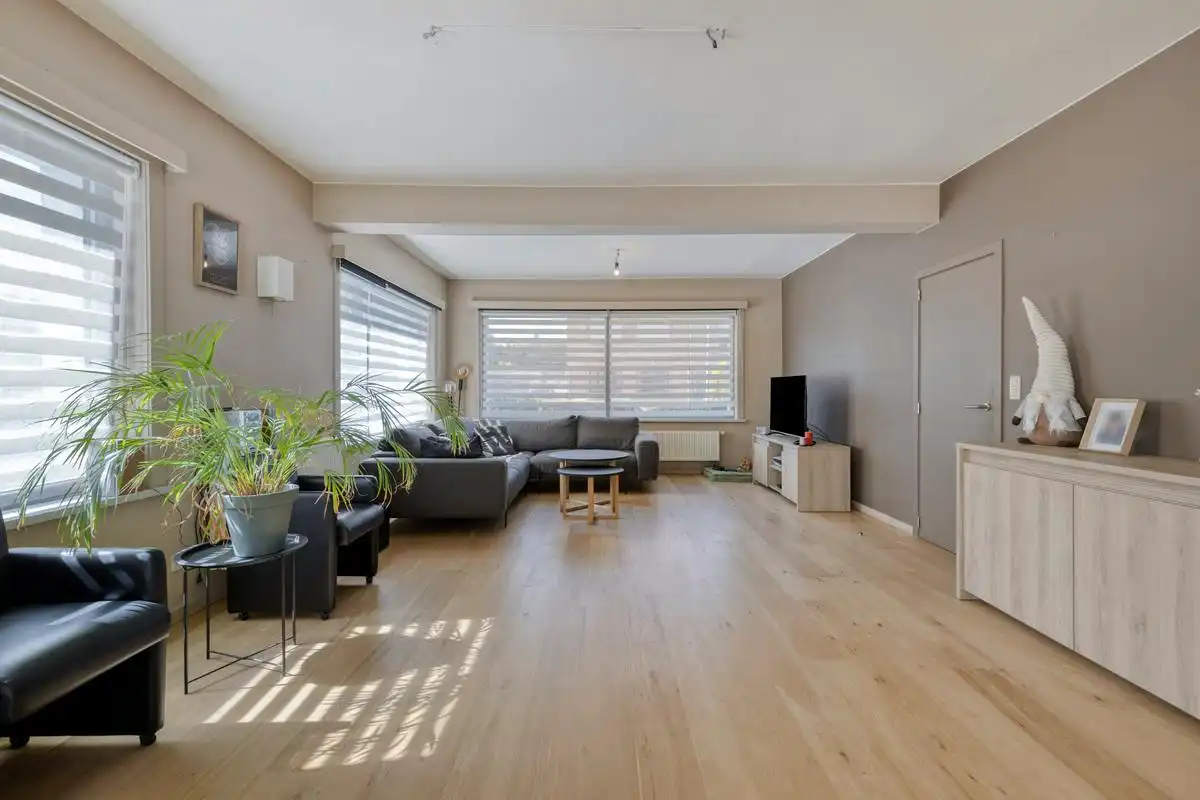 Instapklare woning met 4 slaapkamers te koop in hartje Zwijnaarde foto 3