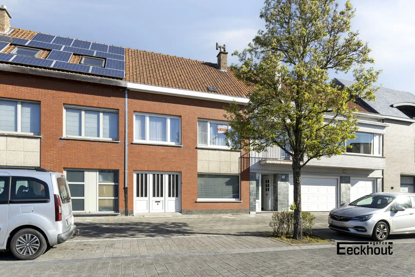 Zeer verzorgde woning met gezellige tuin in de Vuurtorenwijk te Oostende. foto {{pictureIndex}}