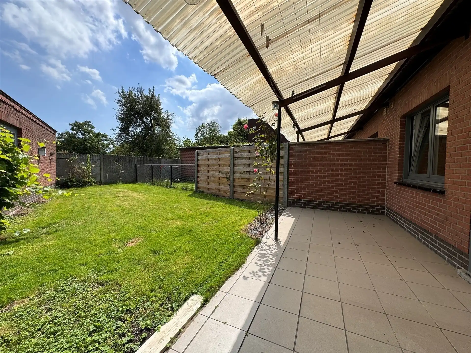 Gunstig gelegen woning met tuin en garage.  foto 12