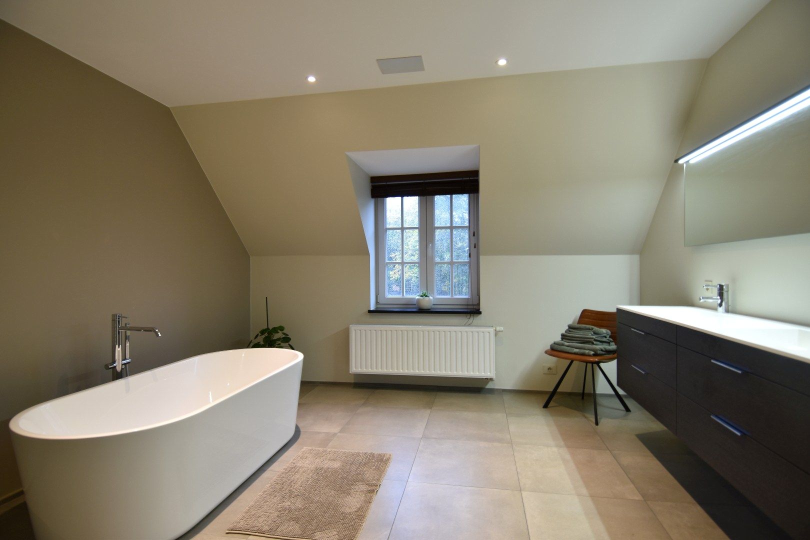 Charmante, gezinswoning in landelijke stijl met 5 slaapkamers, garage en zonnige tuin te koop in Bellegem foto 13