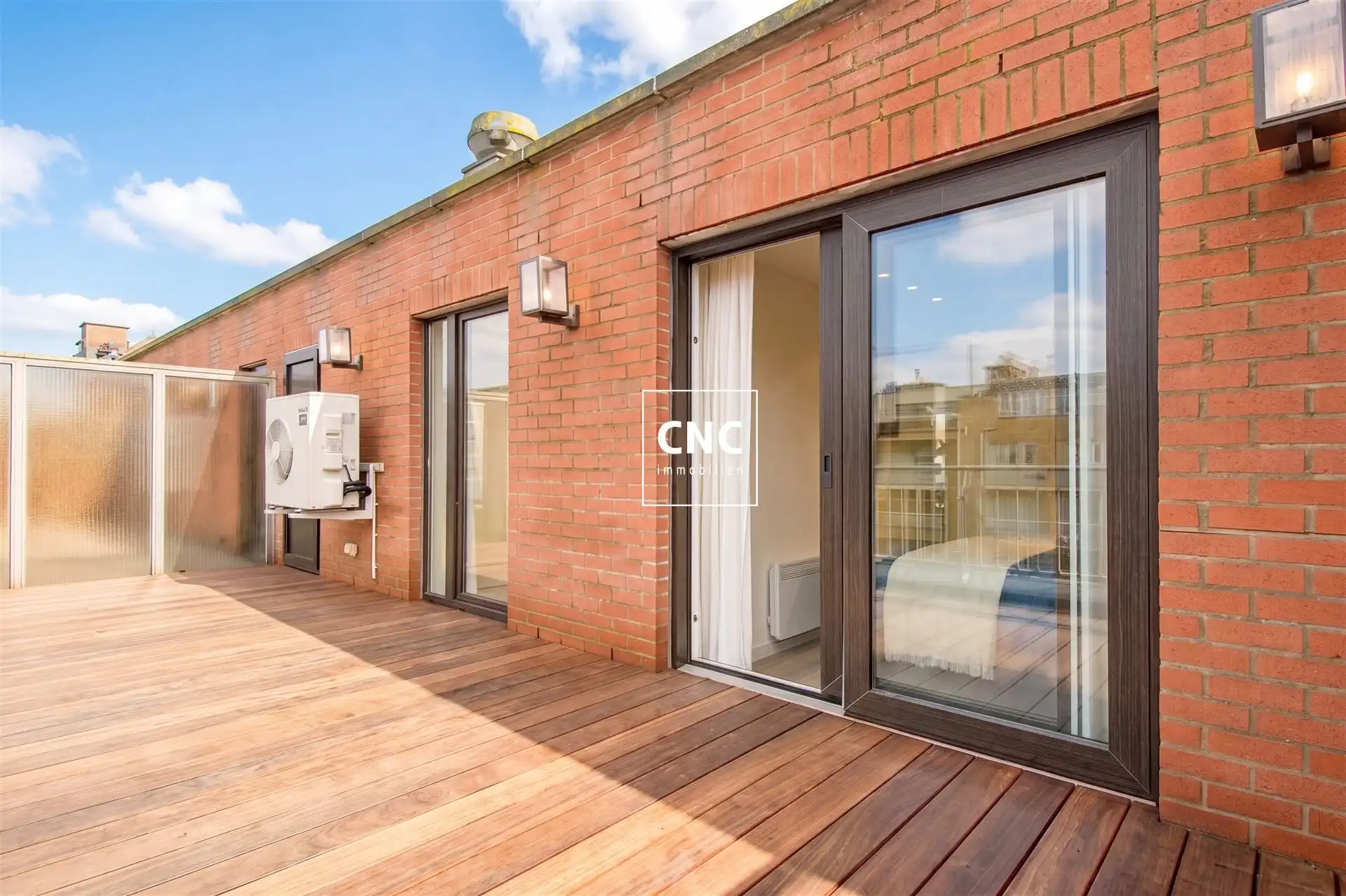 Gerenoveerde penthouse met grote terrassen nabij de zeedijk foto 15