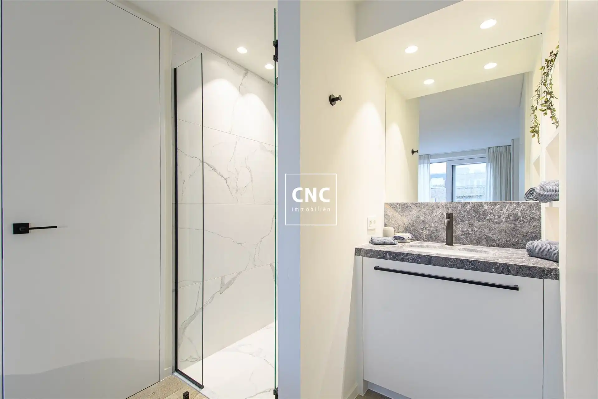 Gerenoveerde penthouse met grote terrassen nabij de zeedijk foto 15