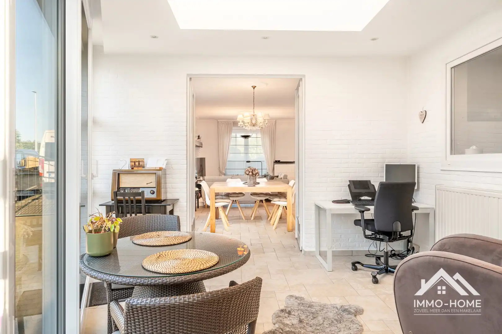 Charmante instapklare halfopen woning met ruime oprit! foto 10